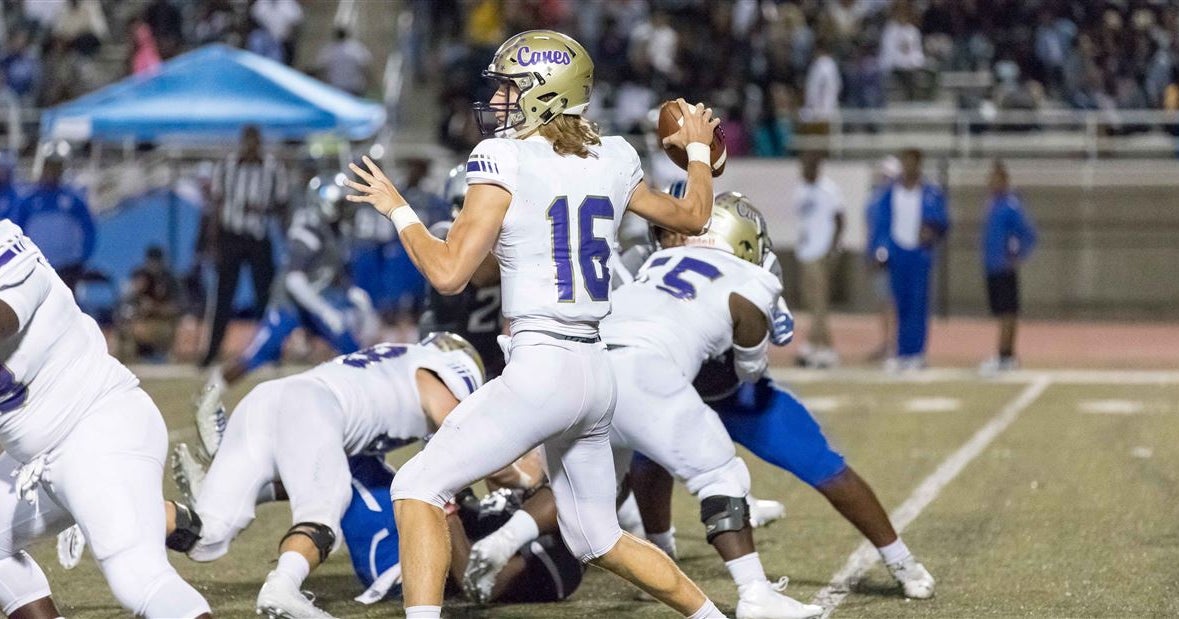 Lawrence Breaks Deshaun Watson S Georgia Passing Record