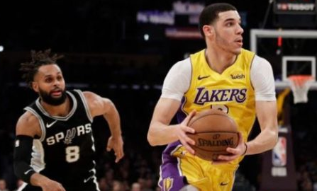 Sacramento Kings forward Brad Miller (52) makes a move with the basketball  against the Los Angeles Lakers during an NBA game, Dec. 12, 2008 in Los  Angeles. The Lakers defeated the Kings