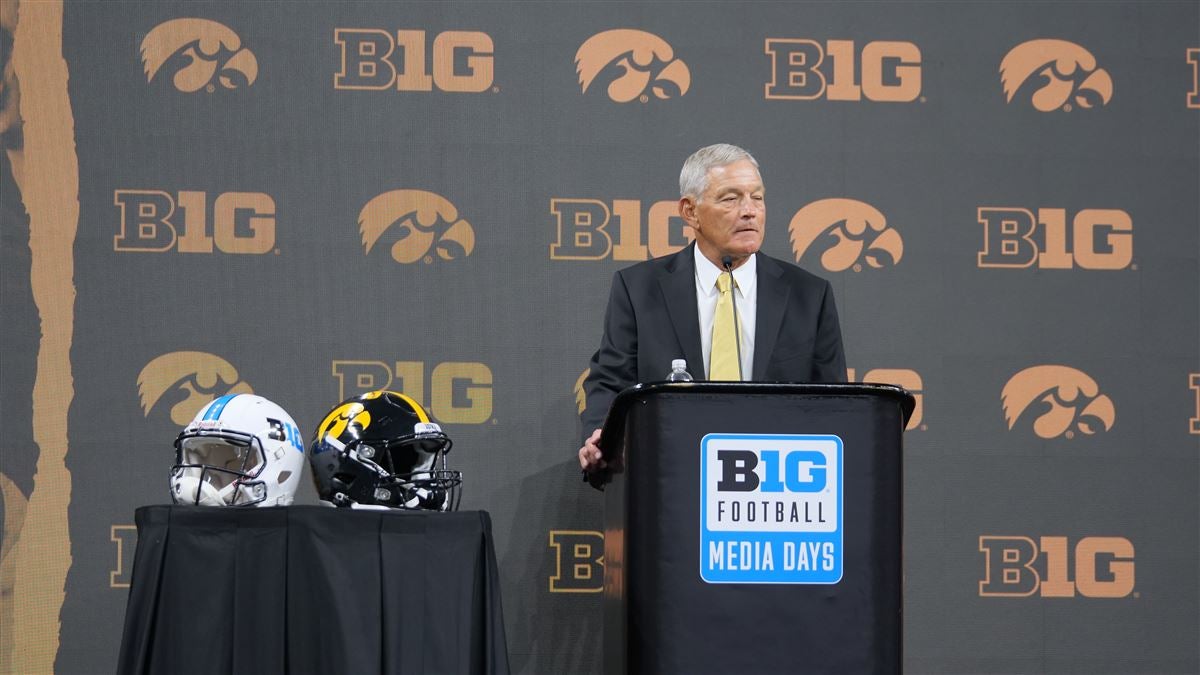 How many miles Iowa football be traveling in 2024 and 2025 when USC