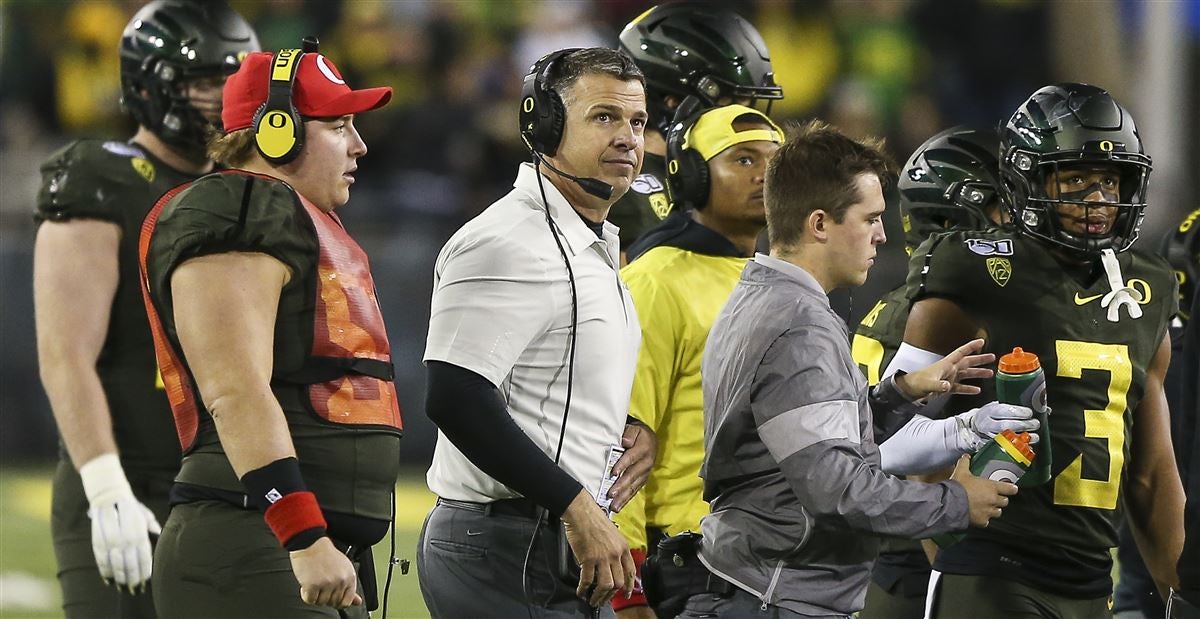 Oregon learning lessons from other CFB games as season nears