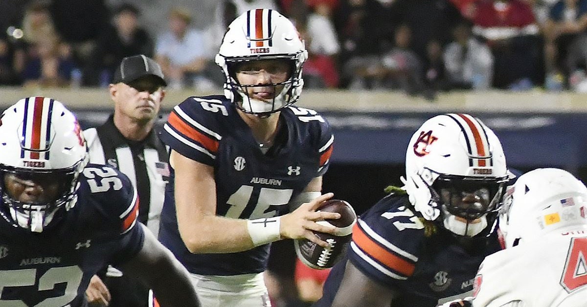 Ranking the top 20 QBs after Week 3: New No. 1; Dillon Gabriel moves up, Arch Manning arrives