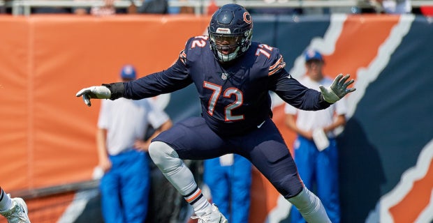 Chicago, Illinois, USA. 24th Nov, 2019. - Bears #72 Charles Leno Jr. takes  a break during the NFL Game between the New York Giants and Chicago Bears  at Soldier Field in Chicago