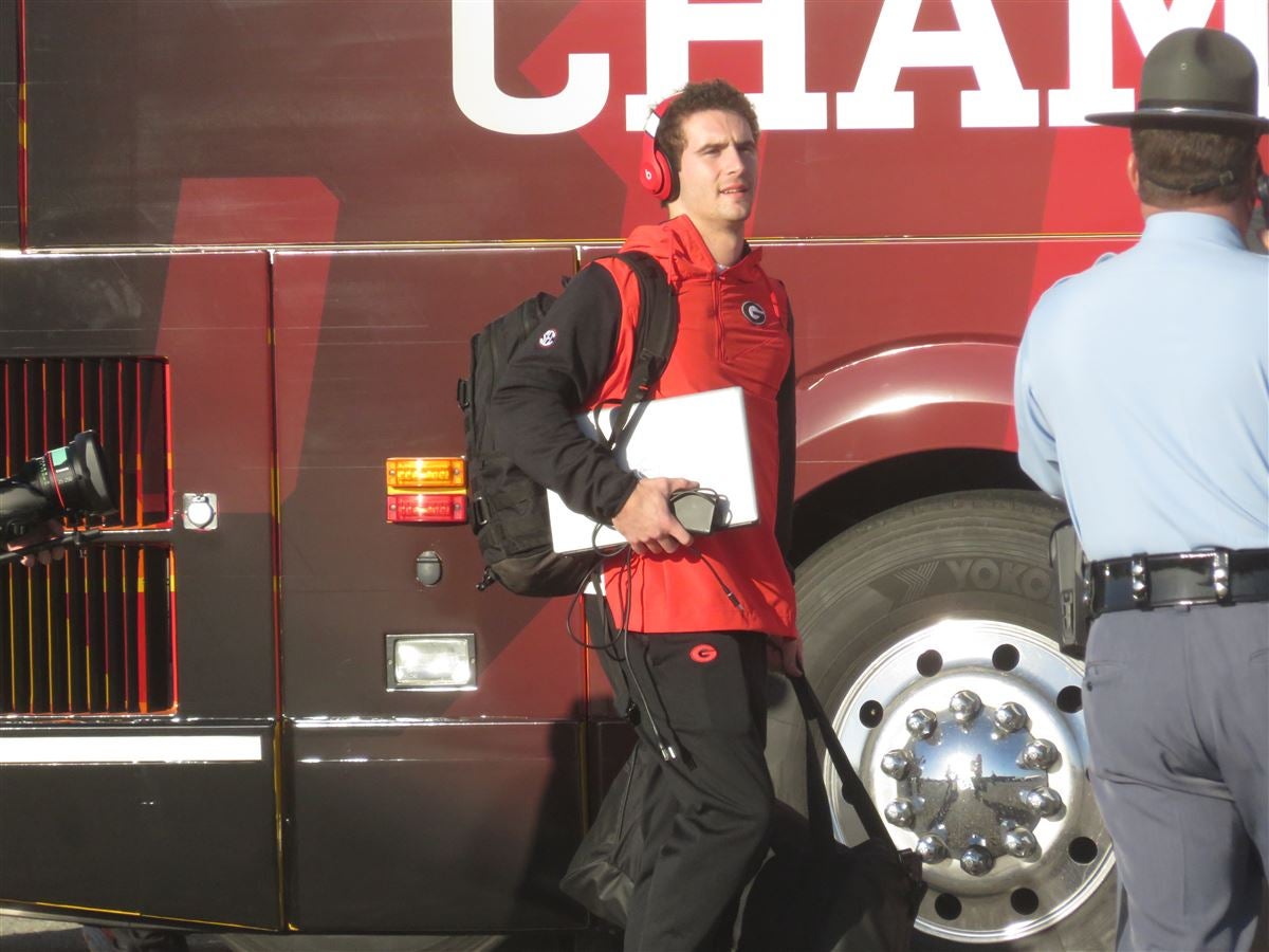 PHOTOS: Georgia football lands at LAX in preparation for national championship game - Vimarsana News