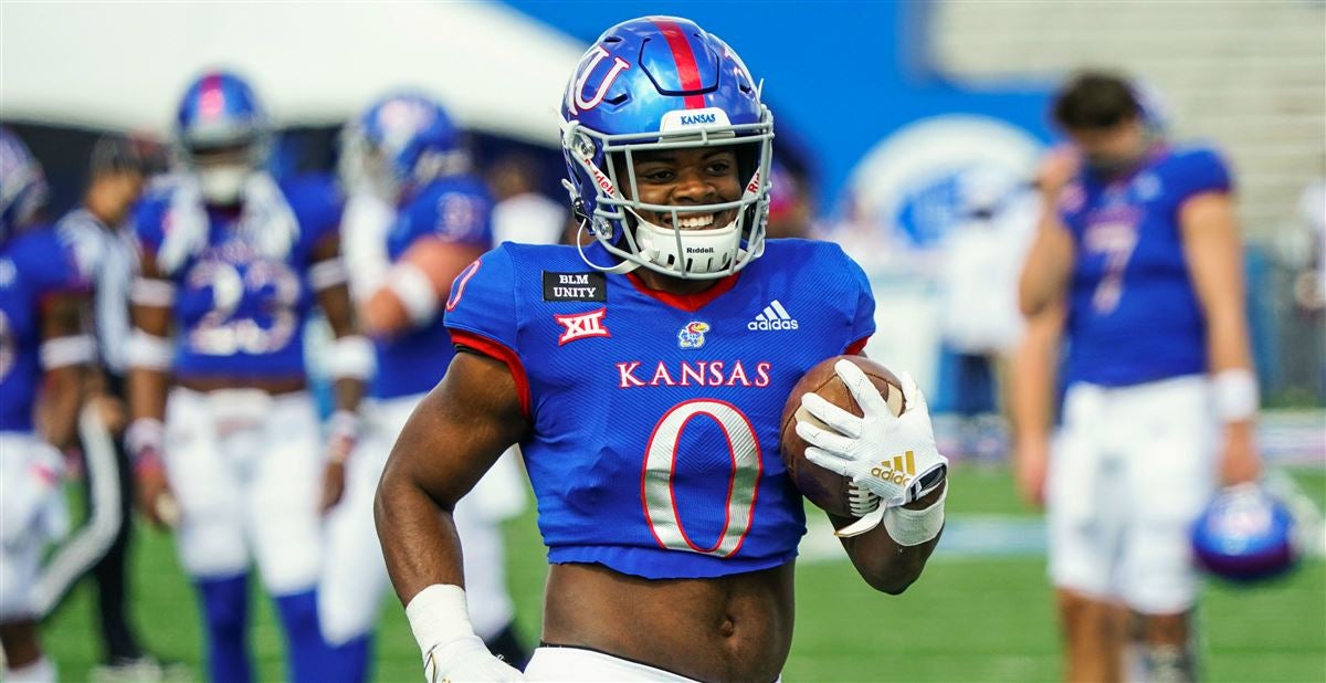 Thomas MacVittie: Kansas quarterback has name misspelled on jersey