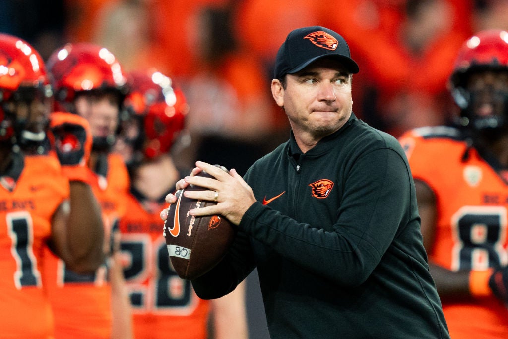 Oregon State AD: New contract for coach Jonathan Smith is 'No. 1 priority'