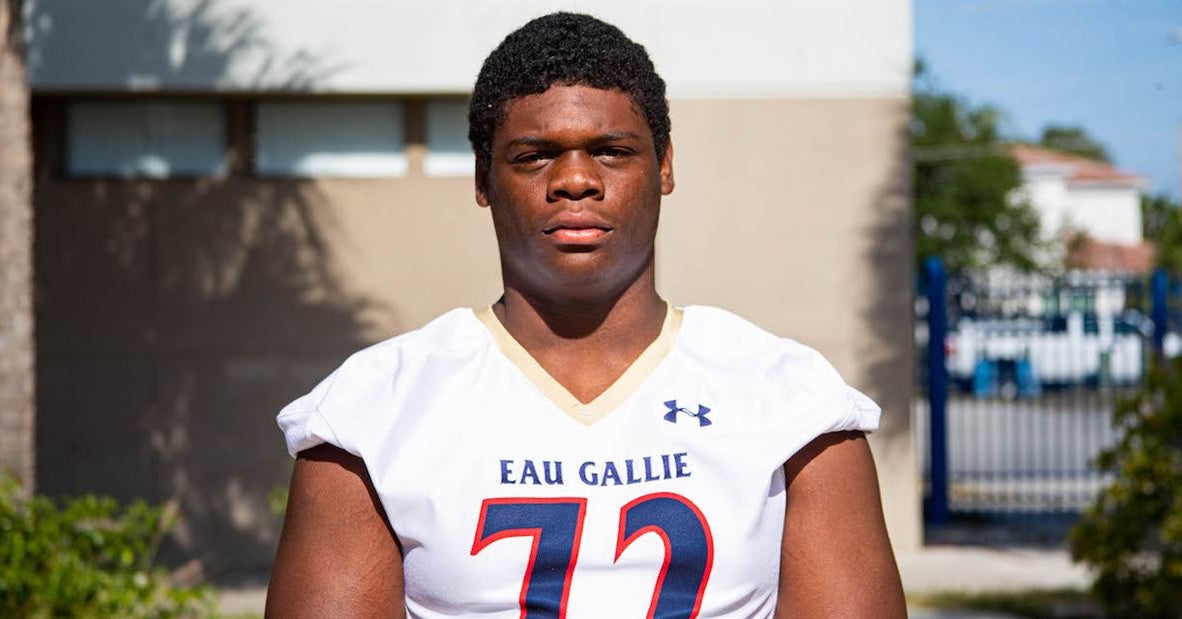 Ducks land pledge from 2025 offensive line prospect Chavez Thompson