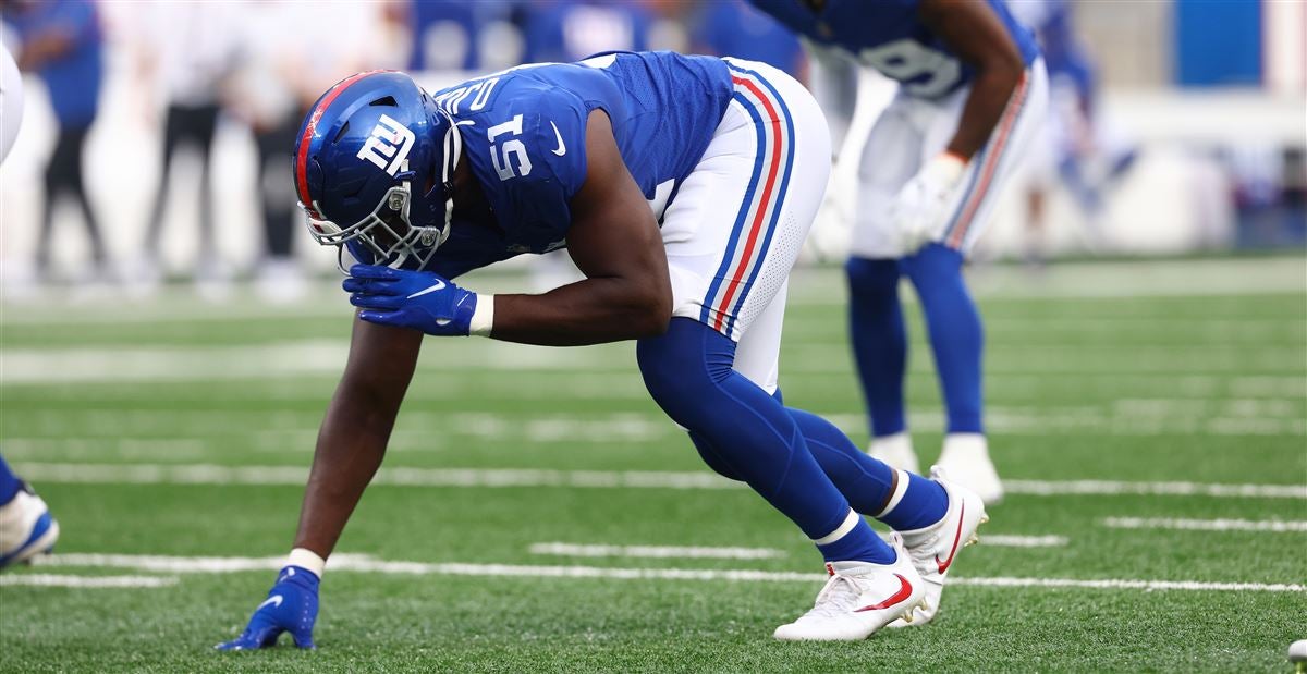 New York Giants outside linebacker Azeez Ojulari (51) and New York