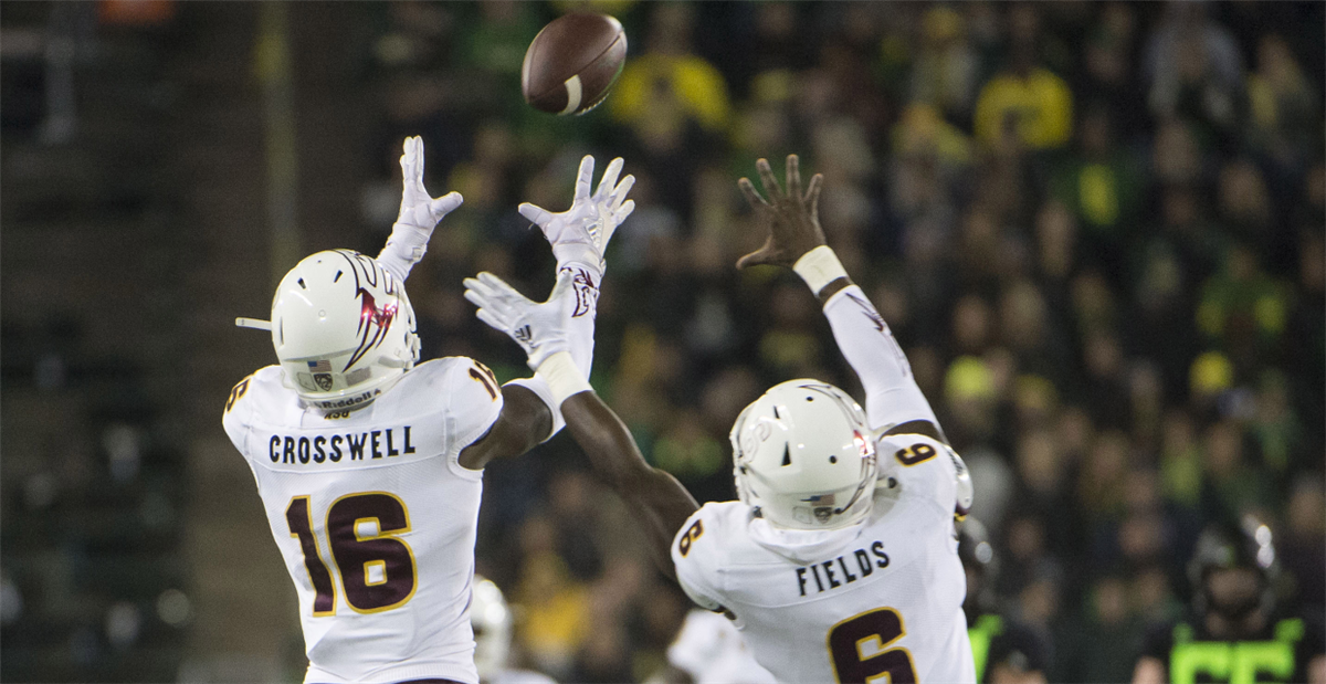 September 29, 2018: Oregon Ducks quarterback Justin Herbert (10) in action  during the NCAA football game between the University of Oregon Ducks and  the University of California Berkeley Golden Bears at California