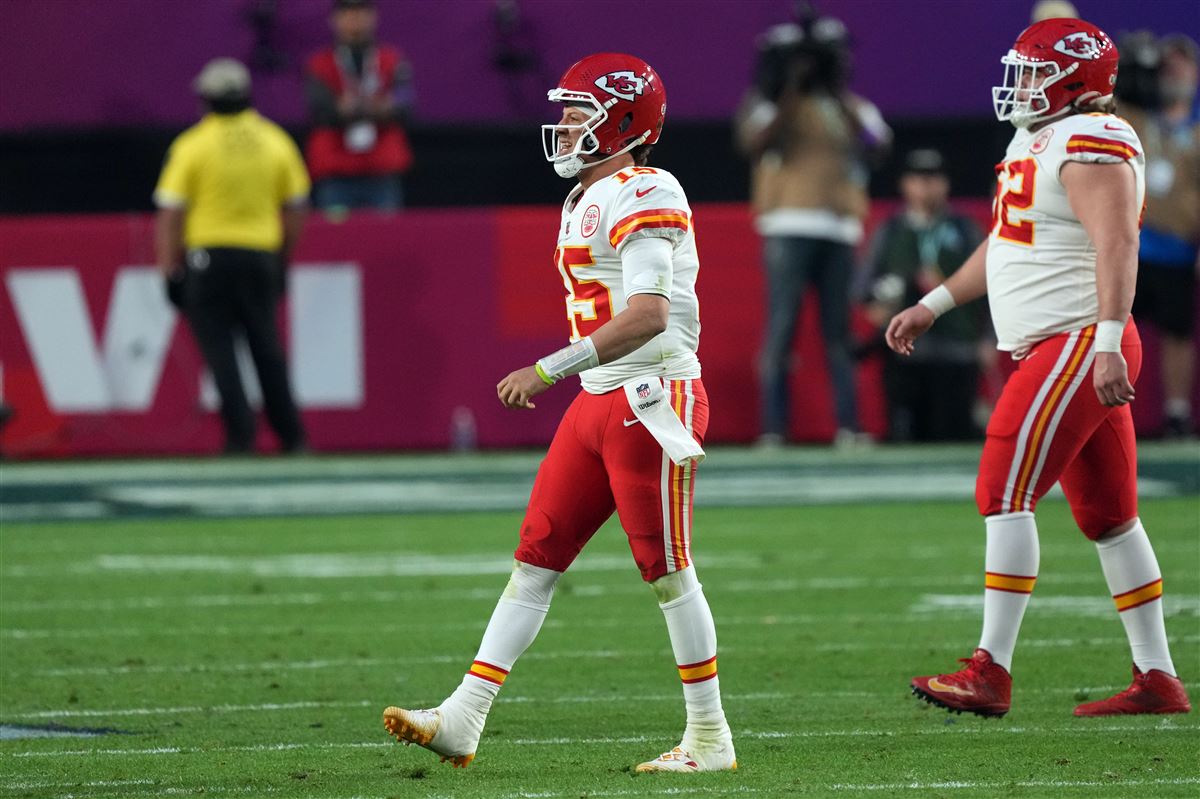 Super Bowl 2023: Chiefs' Patrick Mahomes aggravates high ankle sprain vs.  Eagles