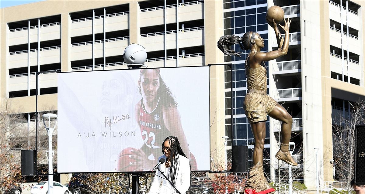 Dawn Staley to get statue across from State House - COLAtoday