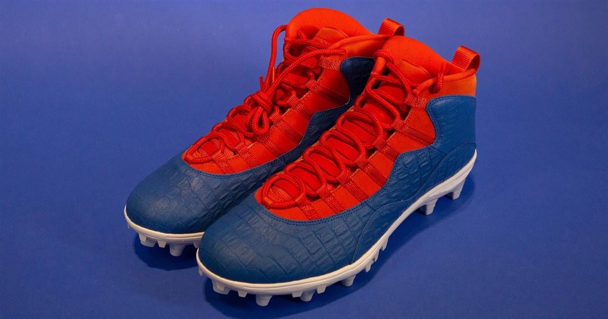 Look: UF wearing new cleats for the 2020 season opener