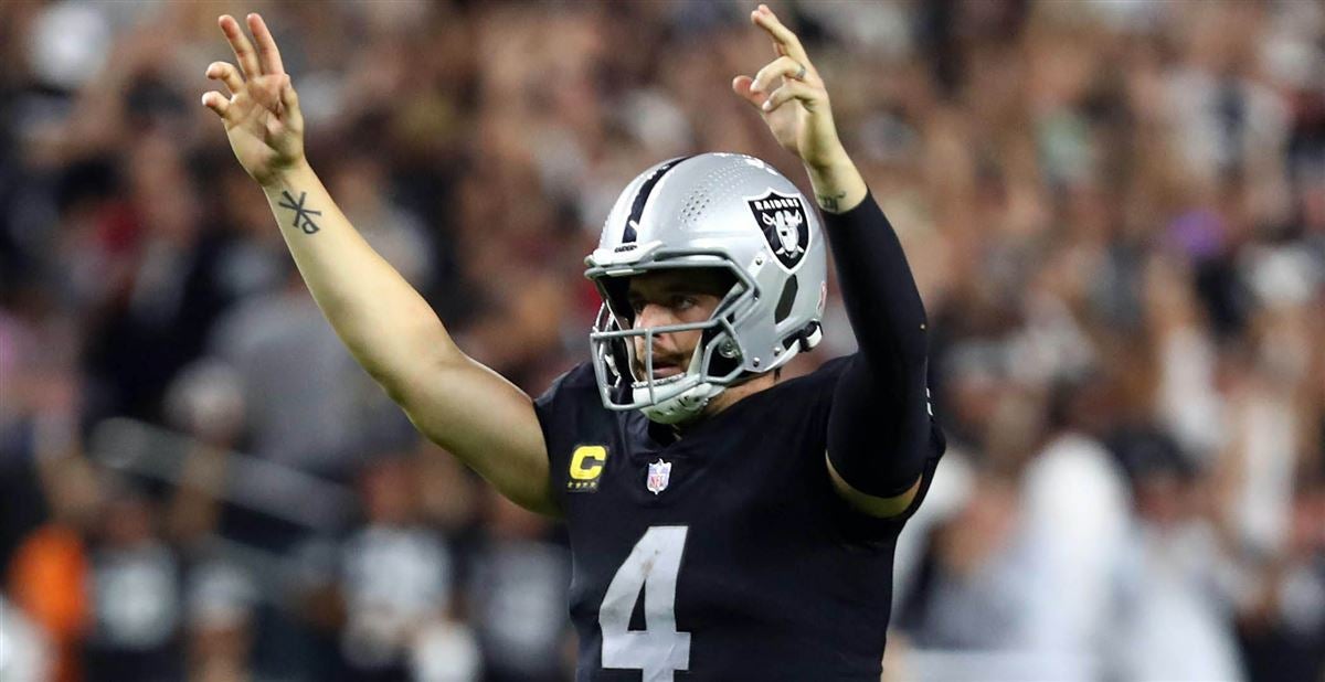 former bulldog derek carr throws game winning touchdown on mnf