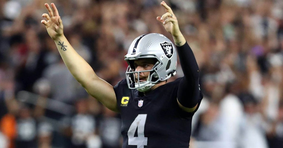Former Bulldog Derek Carr Throws Game Winning Touchdown On Mnf Former Bulldog Derek Carr Throws Game Winning Touchdown On Mnf