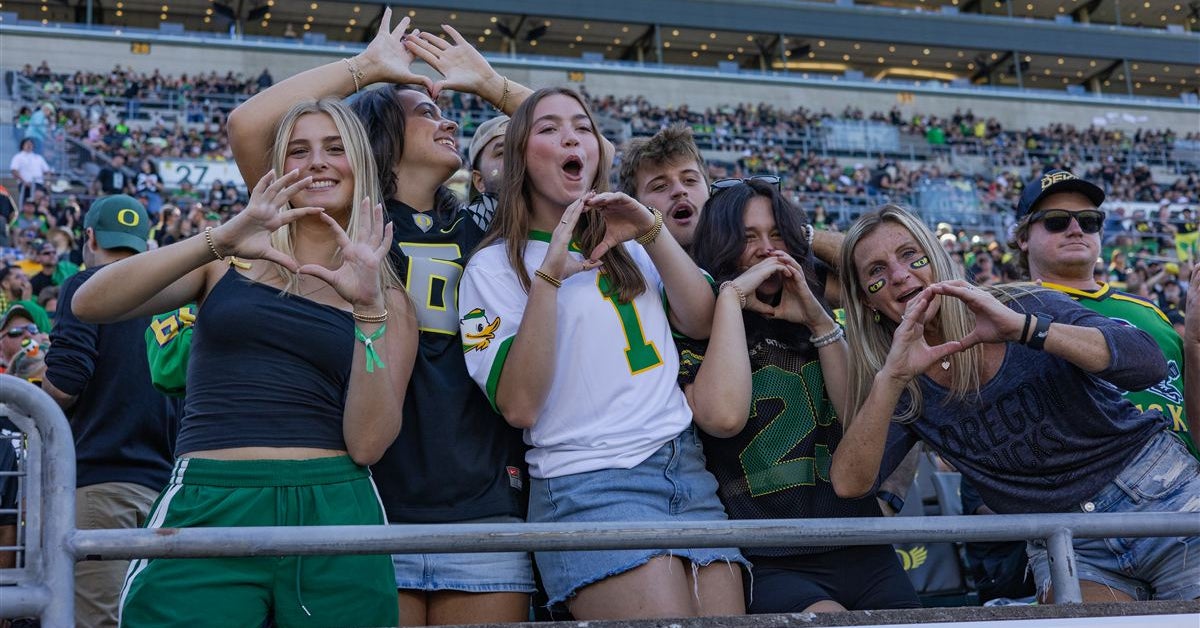 Dan Lanning implores Autzen crowd to make an impact: 'We want to see it and feel it'