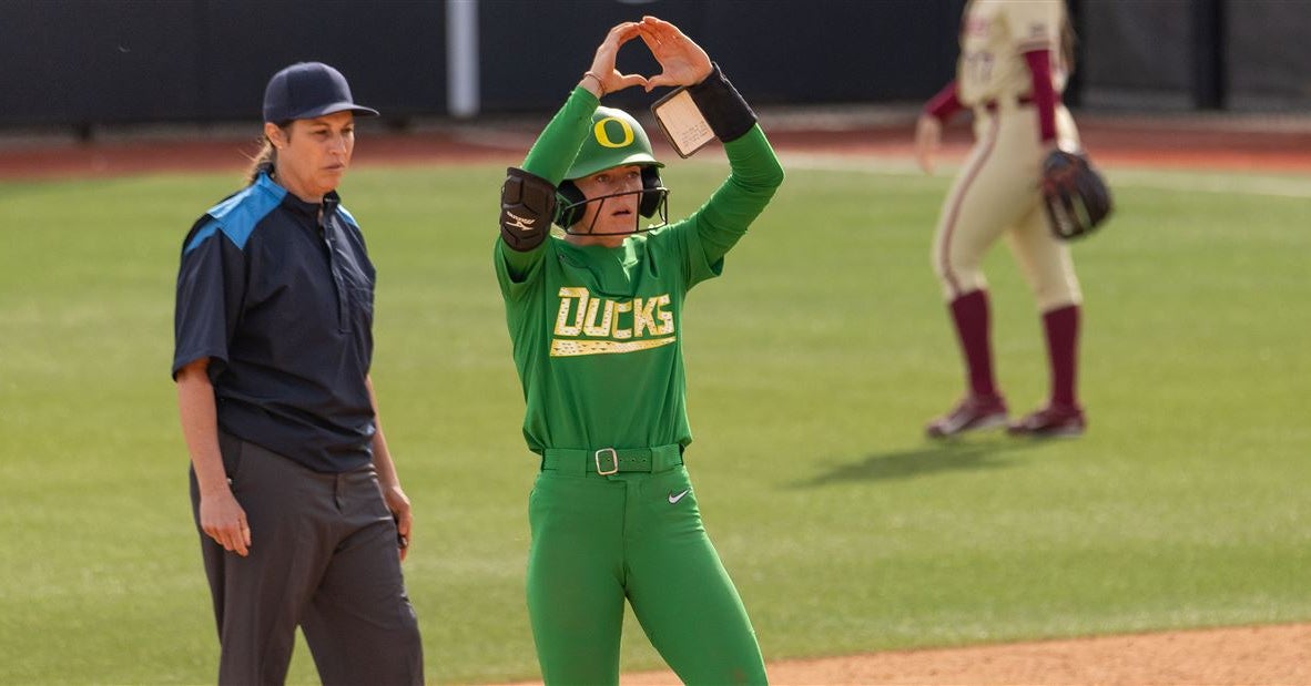 Ducks roll past rival Washington for shutout win in Big Ten conference opener