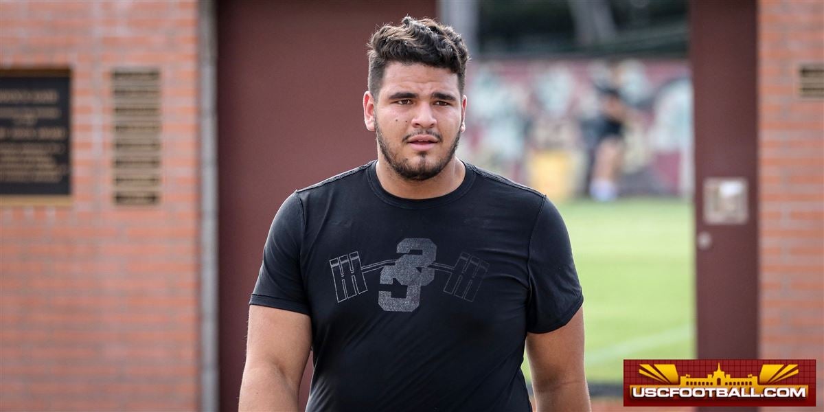 Oak Hills lineman Jason Rodriguez (USC commit) receives Under