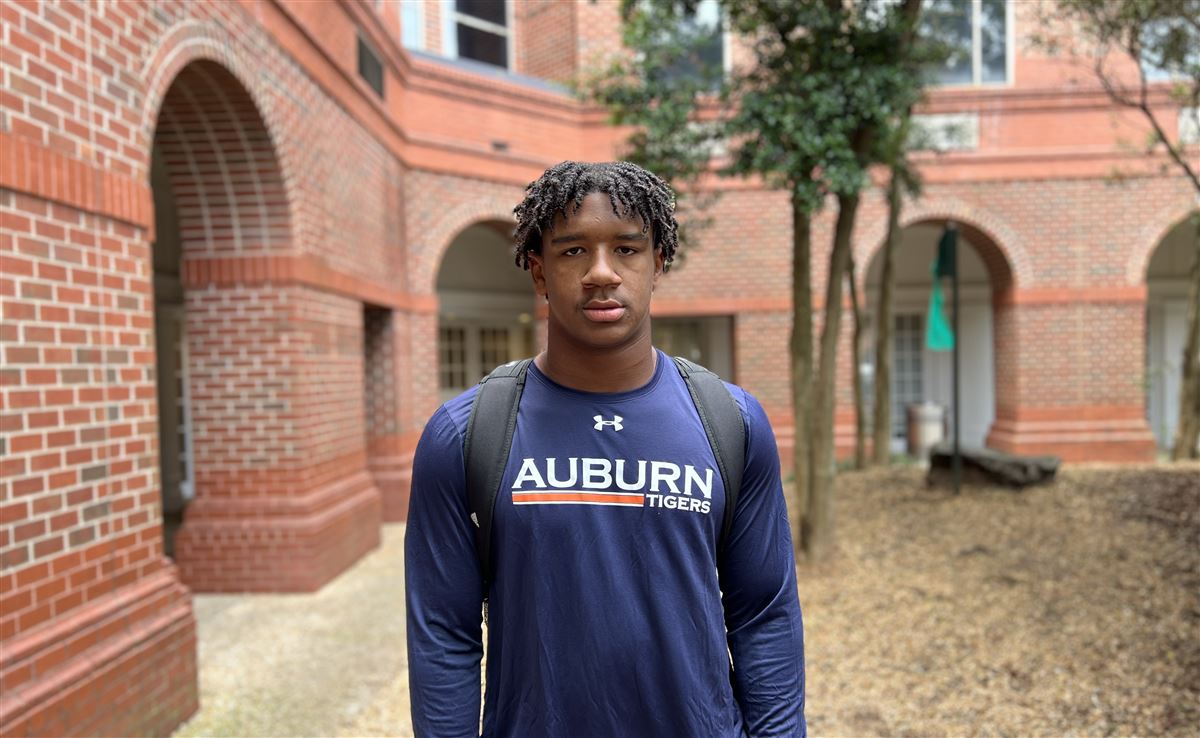 DeAndre Carter to Auburn Tigers; nation's No. 1 interior offensive