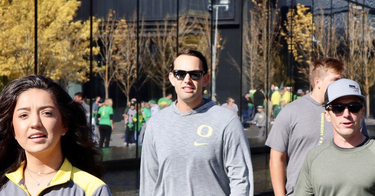 Oregon football personnel assistant leaving Ducks for new job