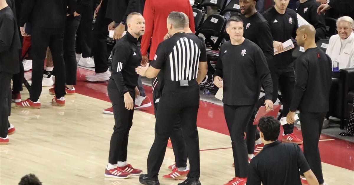 Louisville basketball performance at Arkansas 'unacceptable'