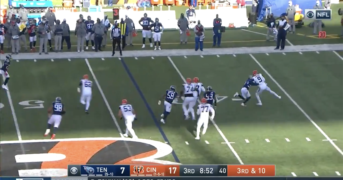 Watch Joe Burrow Dodges Ducks Dips And Dives On Highlight Run