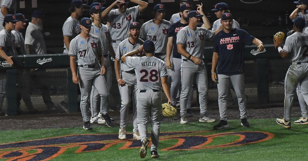 Hetzler's heroics push Tigers to championship game on Monday night