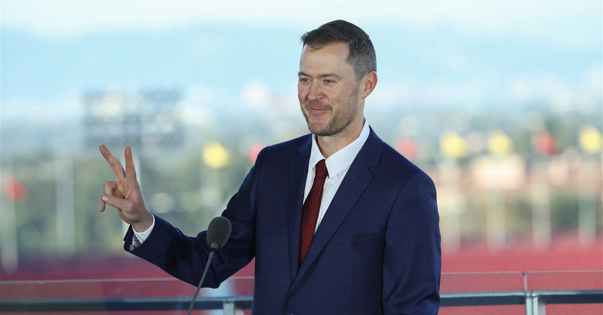 Lincoln Riley serenaded with 'SEC' chants during College GameDay interview