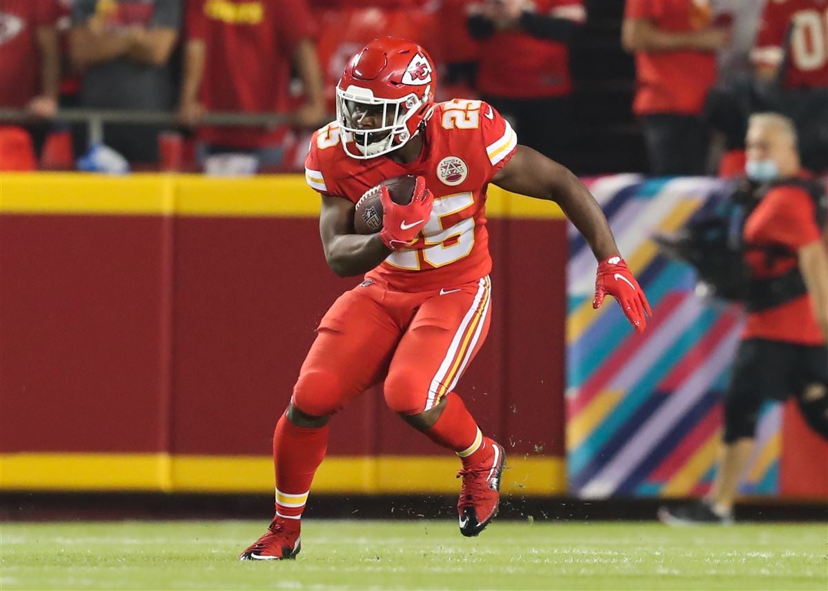 Chiefs' Clyde Edwards-Helaire has 'urgency,' believes first full offseason  can improve production in 2022