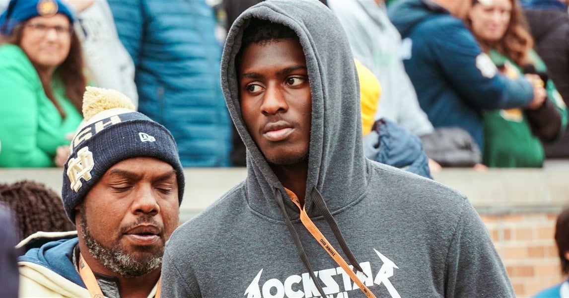 Top247 edge rusher ‘locked’ in for official visit to Tennessee