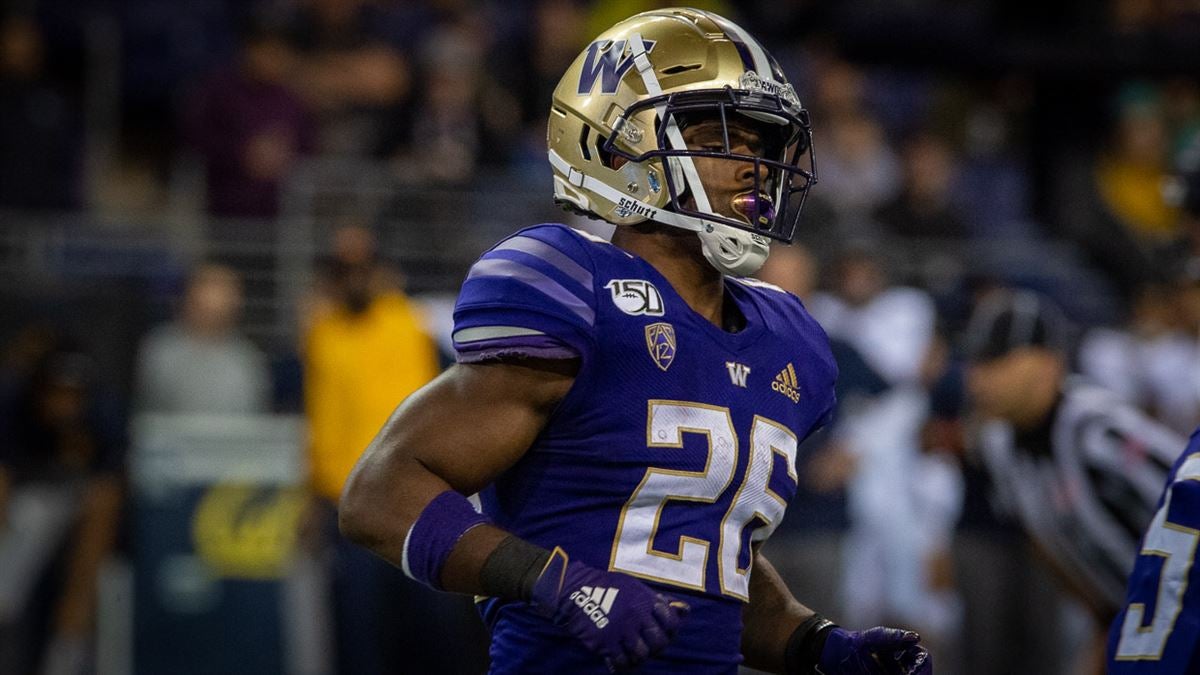 Salvon Ahmed throwing his dubs - Washington Husky Football