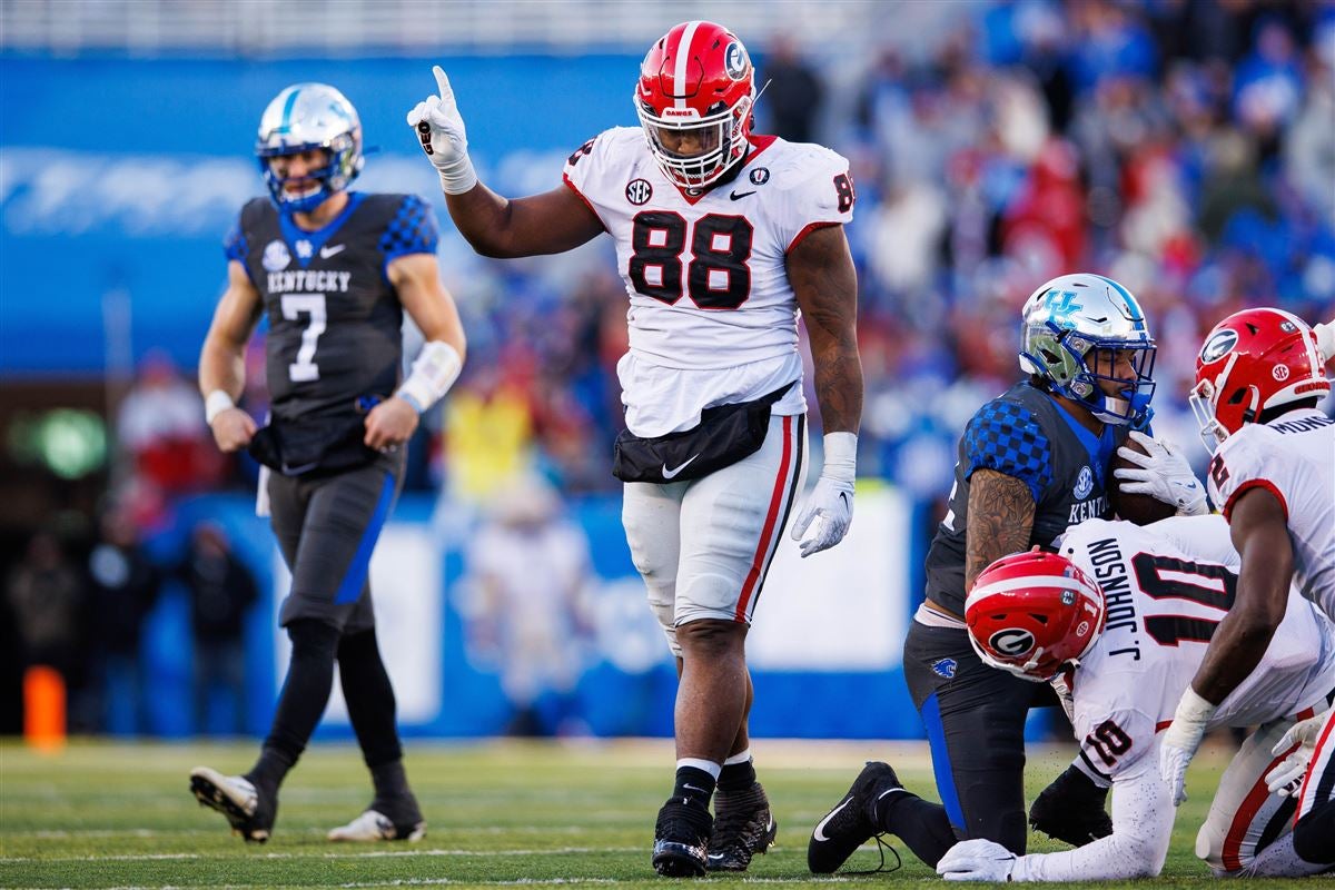 Georgia football holds off Kentucky to cap off SEC play with undefeated record - Vimarsana News