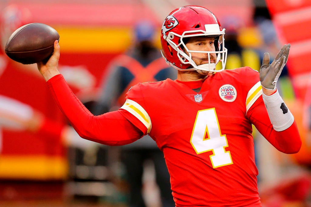 Ex-Michigan QB Chad Henne seals Chiefs' playoff victory vs. Browns 