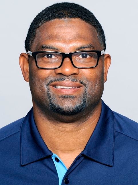 Titans receivers coach Shawn Jefferson