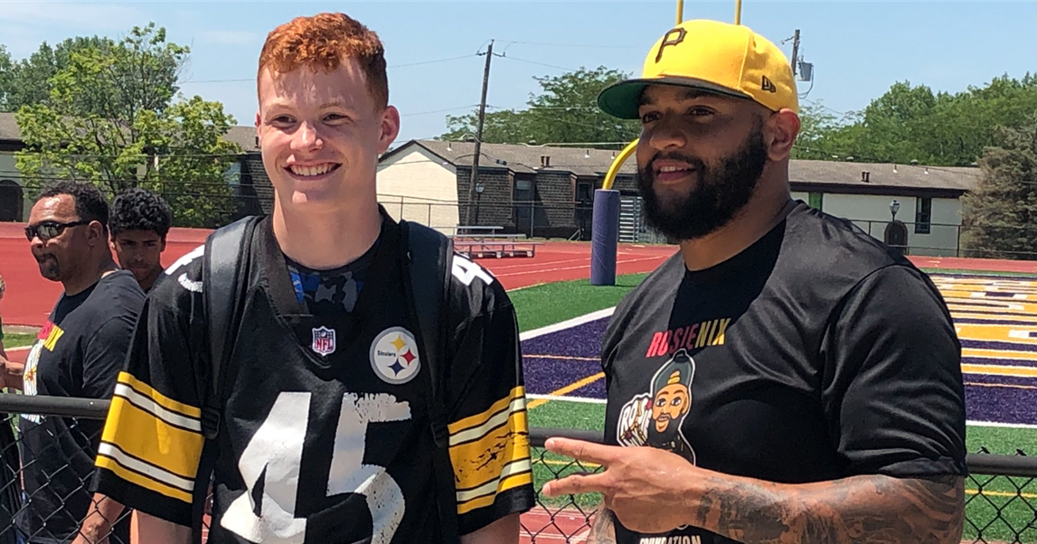 Everyone Wins At Roosevelt Nix S 3rd Annual Youth Football Camp