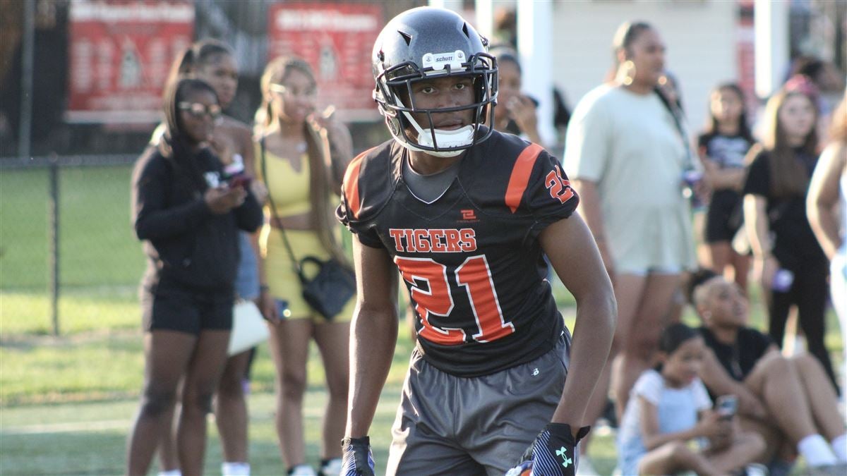 247Sports on X: Dominic Nichols, a four-star edge from Maryland, breaks  down his decision to commit to Michigan, per @BrianDohn247. ✍️-    / X