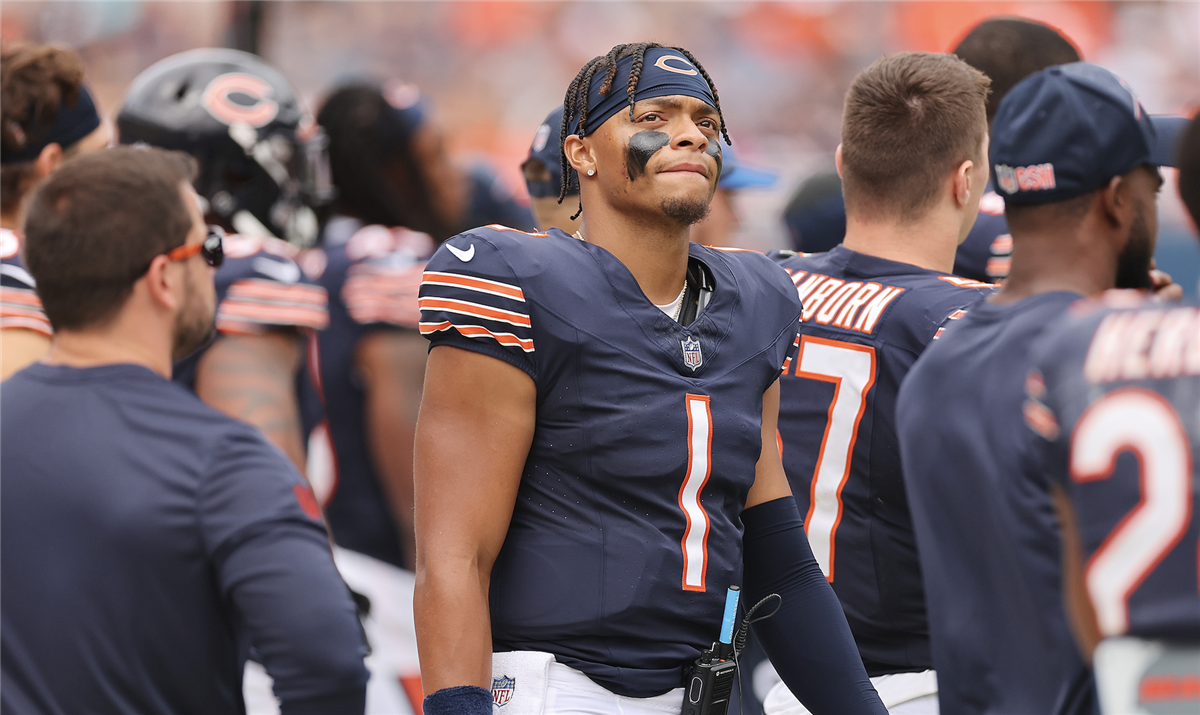 Jacob Infante on X: Justin Fields in the #Bears throwback uniform