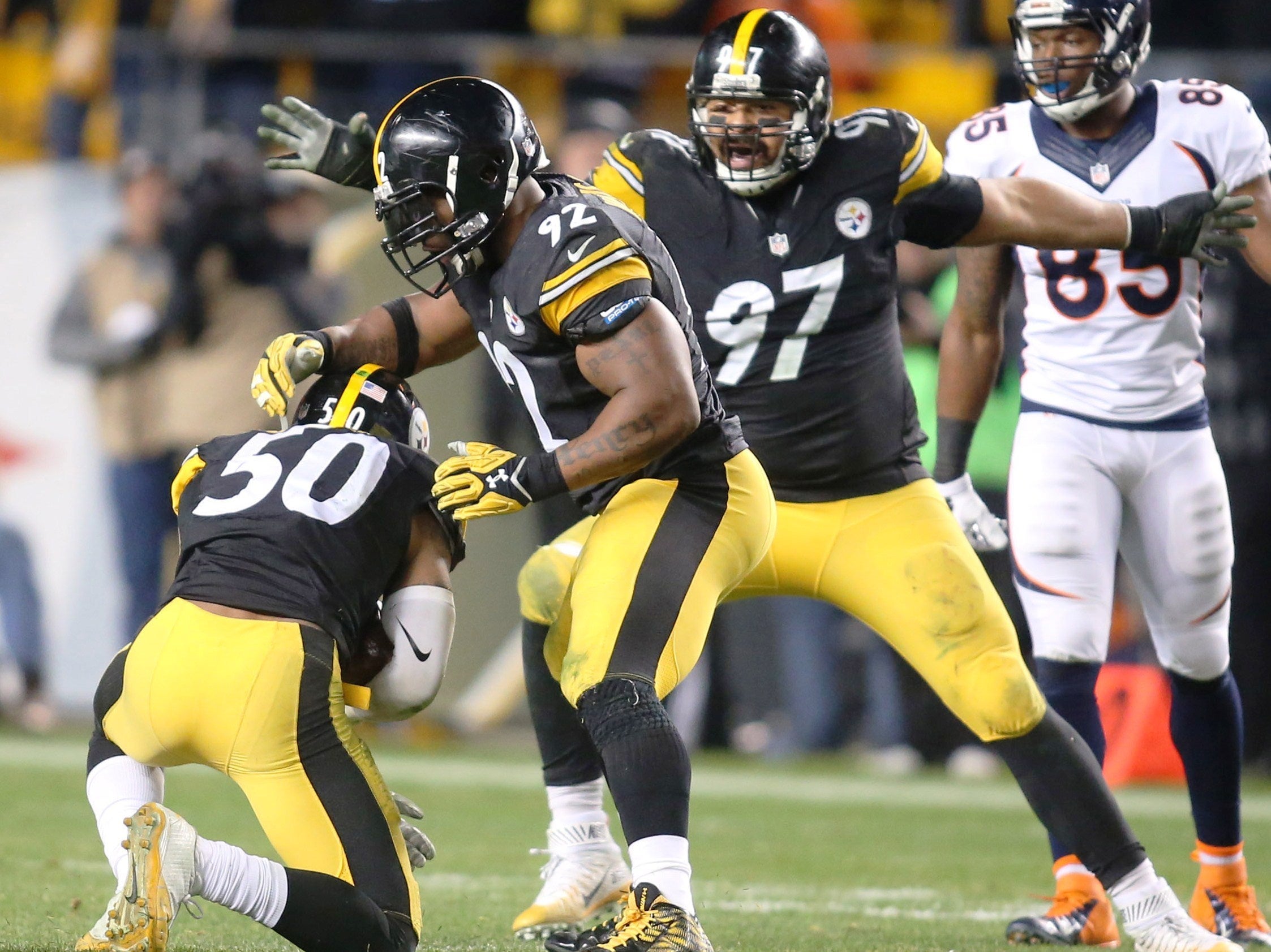 Pittsburgh Steelers Honor Ryan Shazier Prior To, During Matchup Against  Baltimore Ravens