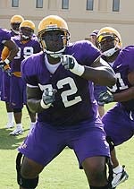 Baton Rouge, LA, USA. 7th Mar, 2020. LSU wide receiver Ja'Marr Chase (7)  brings in a pass during the first day of spring football practice at the  Charles McClendon Practice Facility in