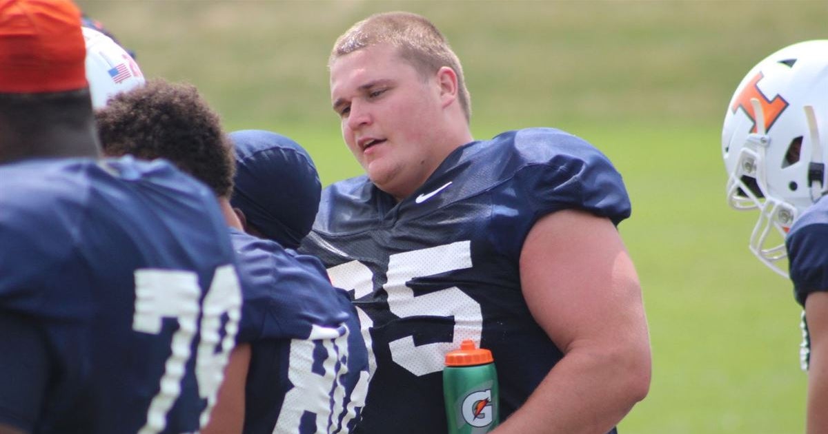 'Scrappy' do Doug Kramer coming up B1G for Illini at center