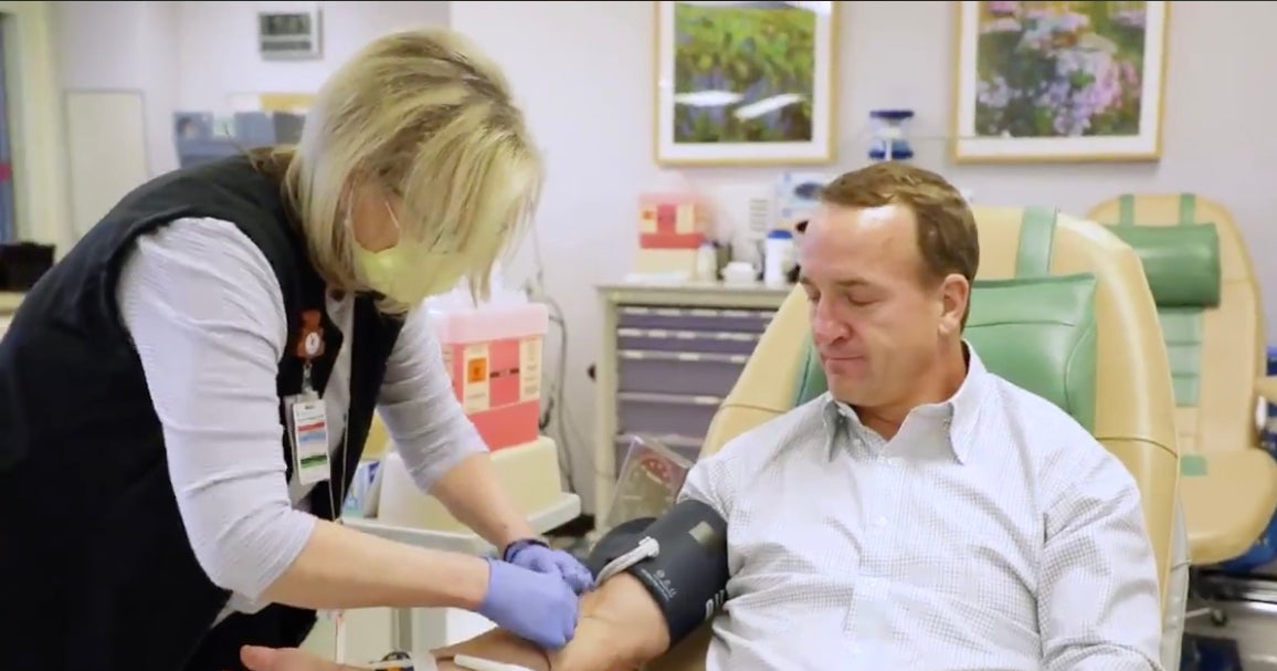 WATCH: Peyton Manning gives blood, urges others to help WATCH: Peyton Manning gives blood, urges others to help