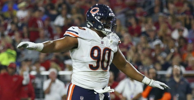 Atlanta defensive end Jonathan Bullard during the NFL game between News  Photo - Getty Images