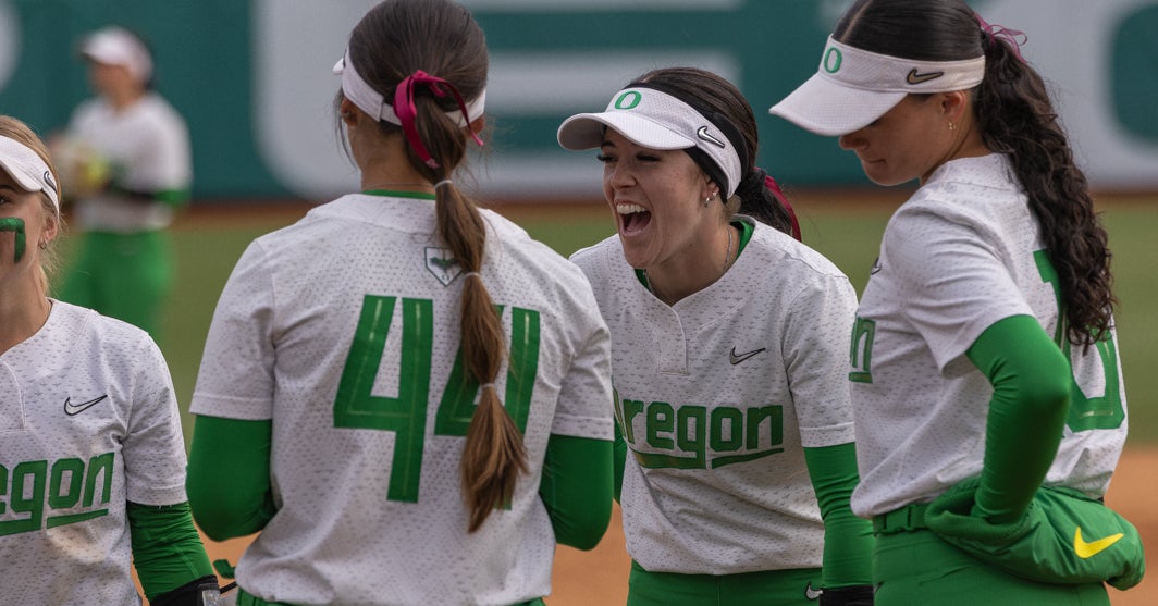 Ducks cap debut home weekend with thrilling win over Maryland 