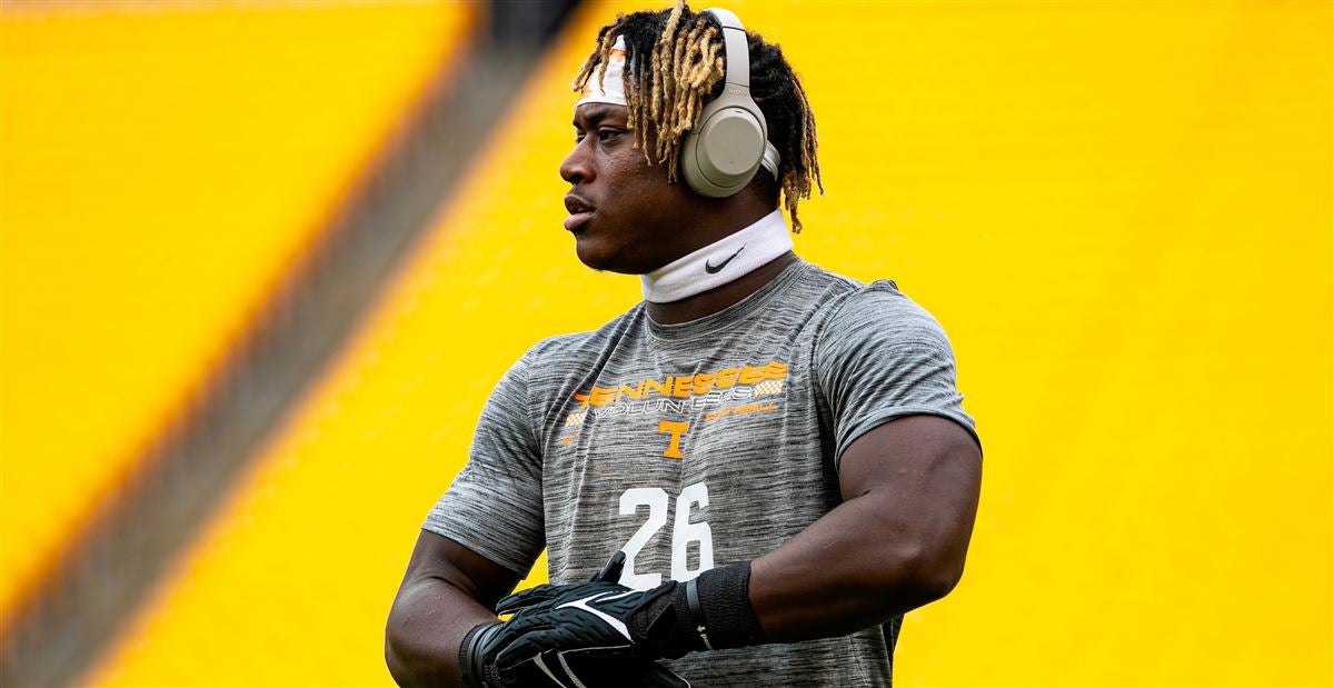 Transferring Tennessee RB swaps Pac-12 rivals with new commitment - Vimarsana News