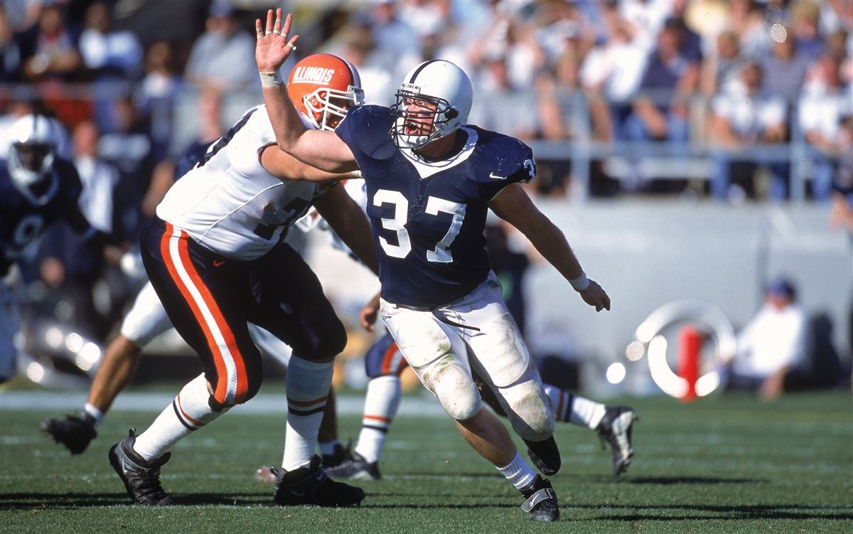 Curtis Enis of the Chicago Bears in action during the Pinnacle NFL News  Photo - Getty Images