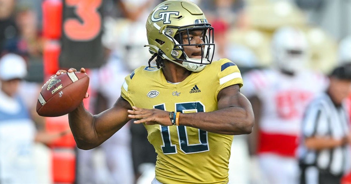 Transfer portal quarterbacks 10 bestavailable options by career