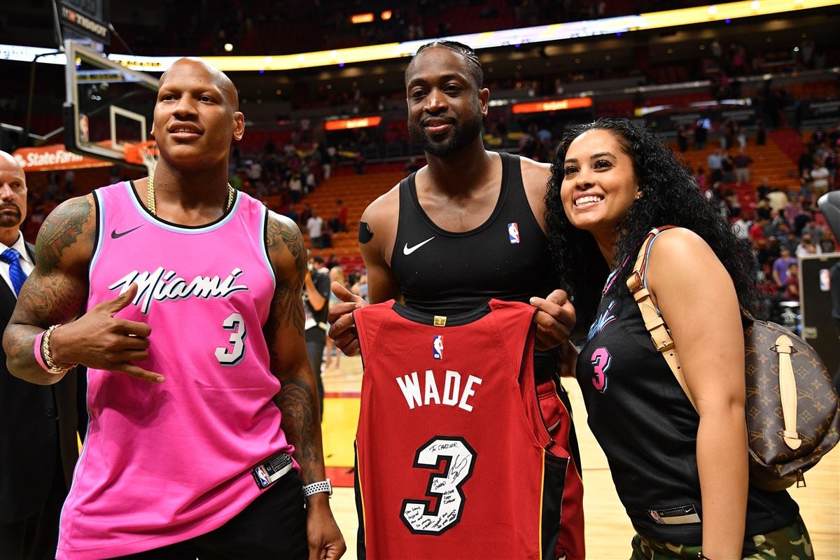 NBA's Dwayne Wade gives Ryan Shazier his jersey