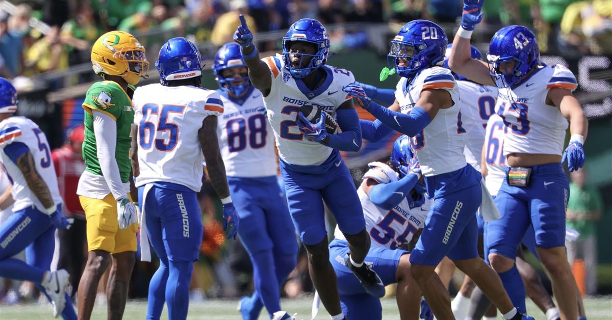Boise State battles, hangs tough in encouraging 34-27 loss at No. 2 Oregon