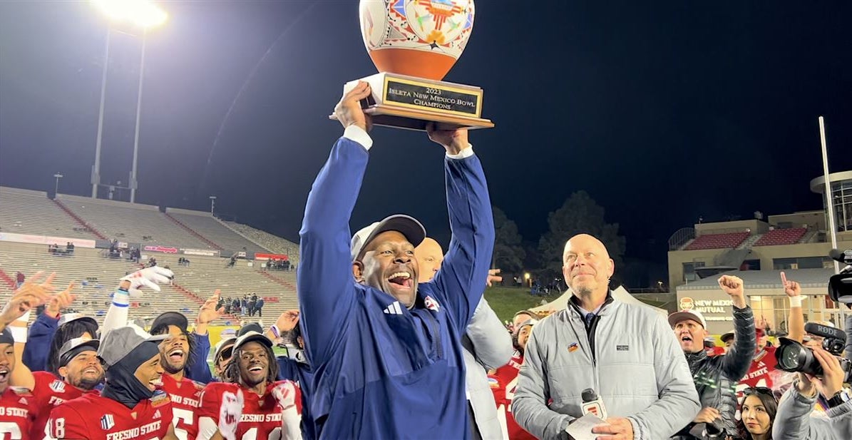 WATCH Bulldogs celebrate New Mexico Bowl trophy