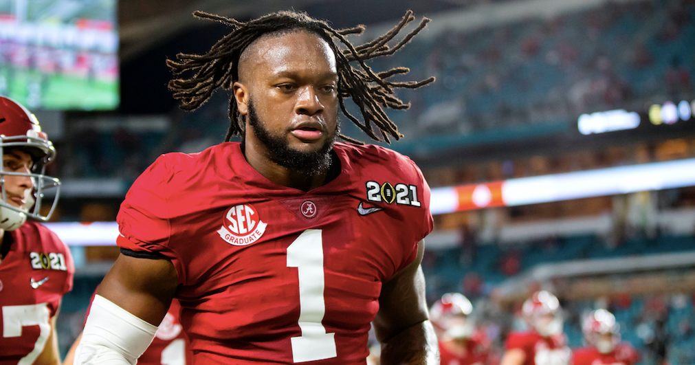 Alabama linebacker Ben Davis enters the NCAA transfer portal