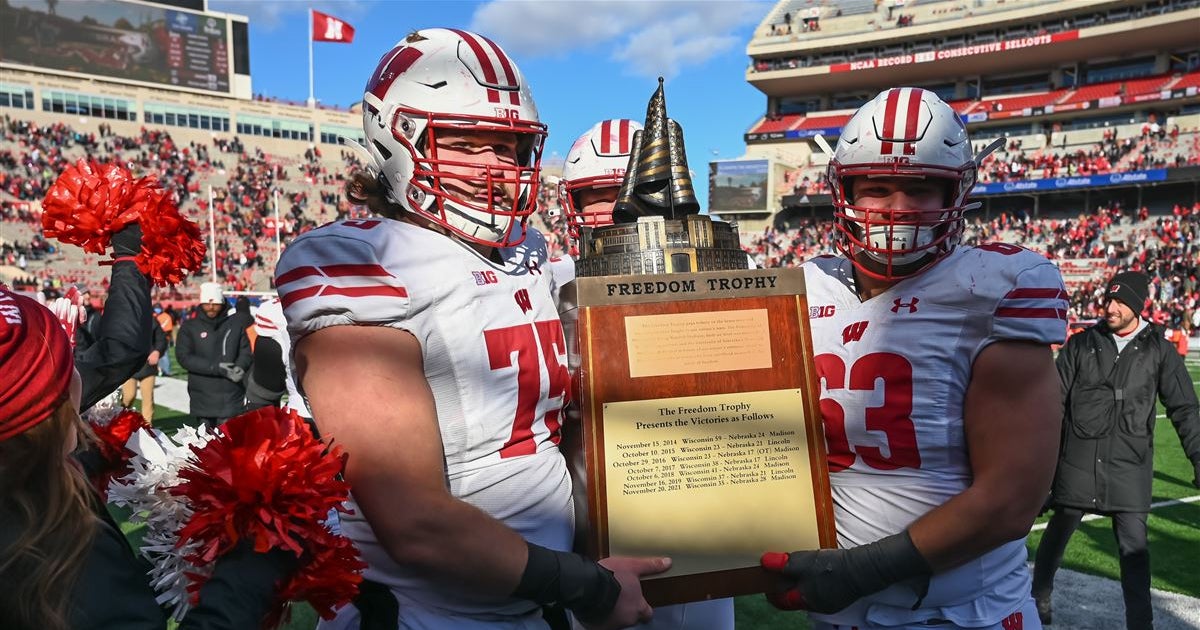 Wisconsin's Jim Leonhard proud of Badgers' 'resiliency' after win over