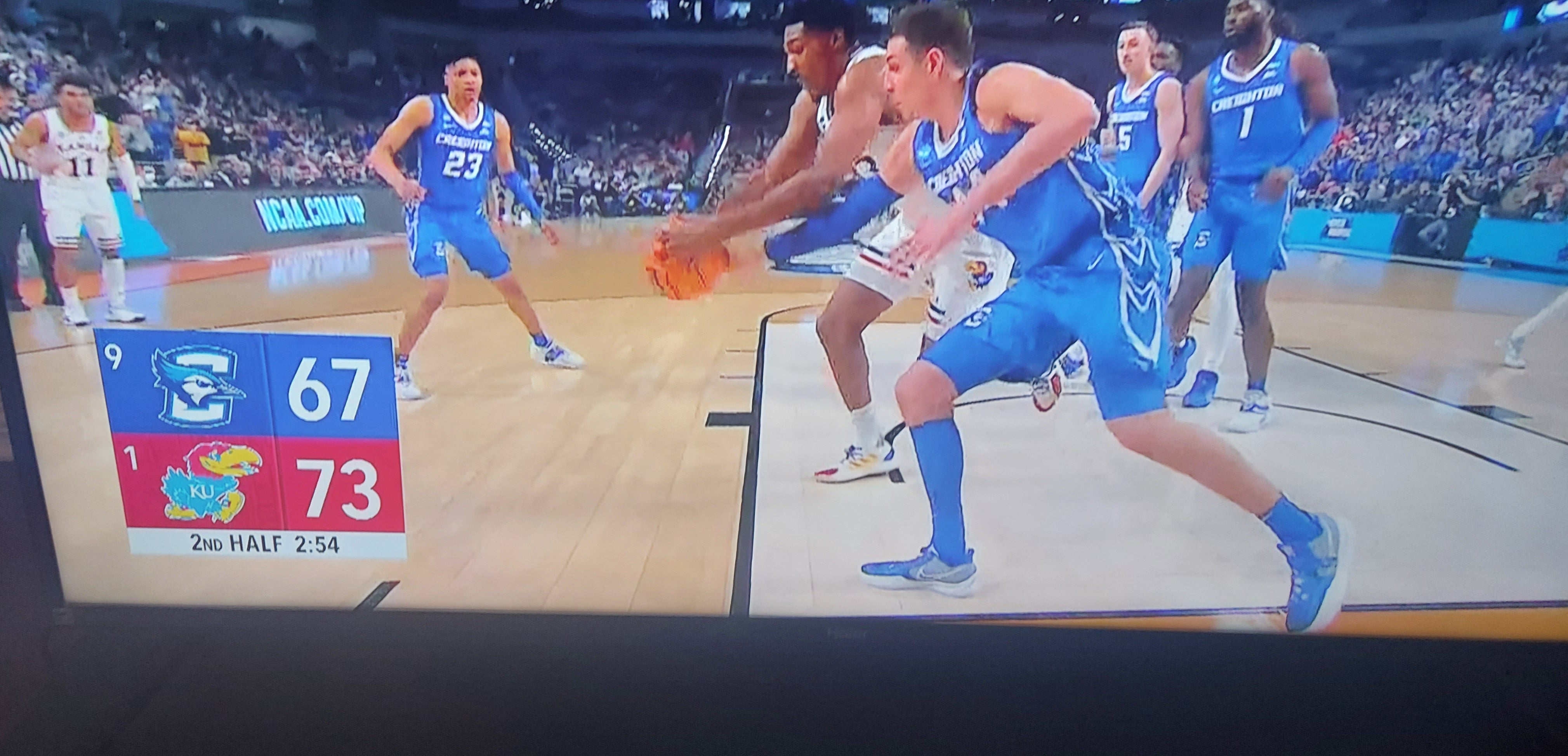 Outofbounds rule question Leaky v Marquette